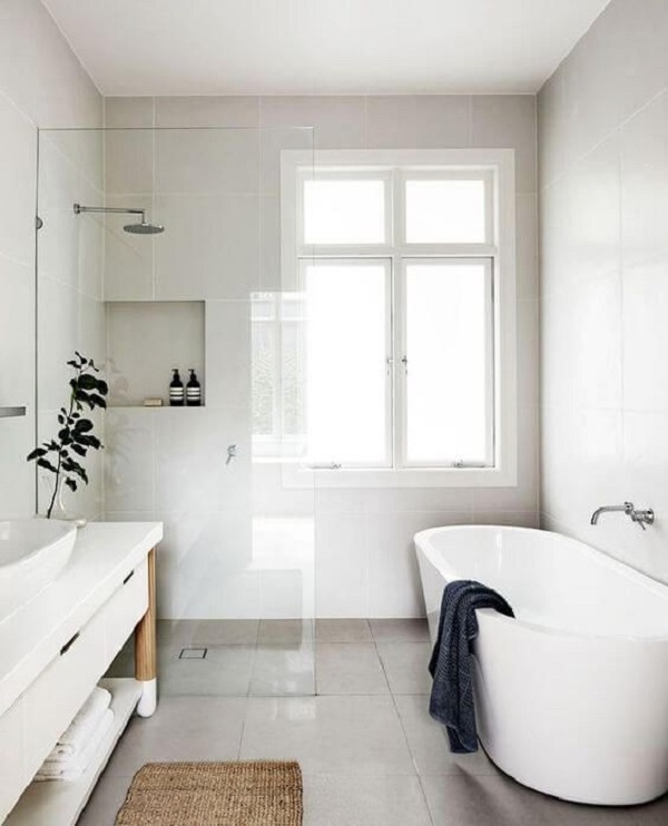 Mẫu 2: Phòng tắm nhỏ đẹp với bồn tắm đẹp sang trọng, nội thất nhà tắm cao cấp