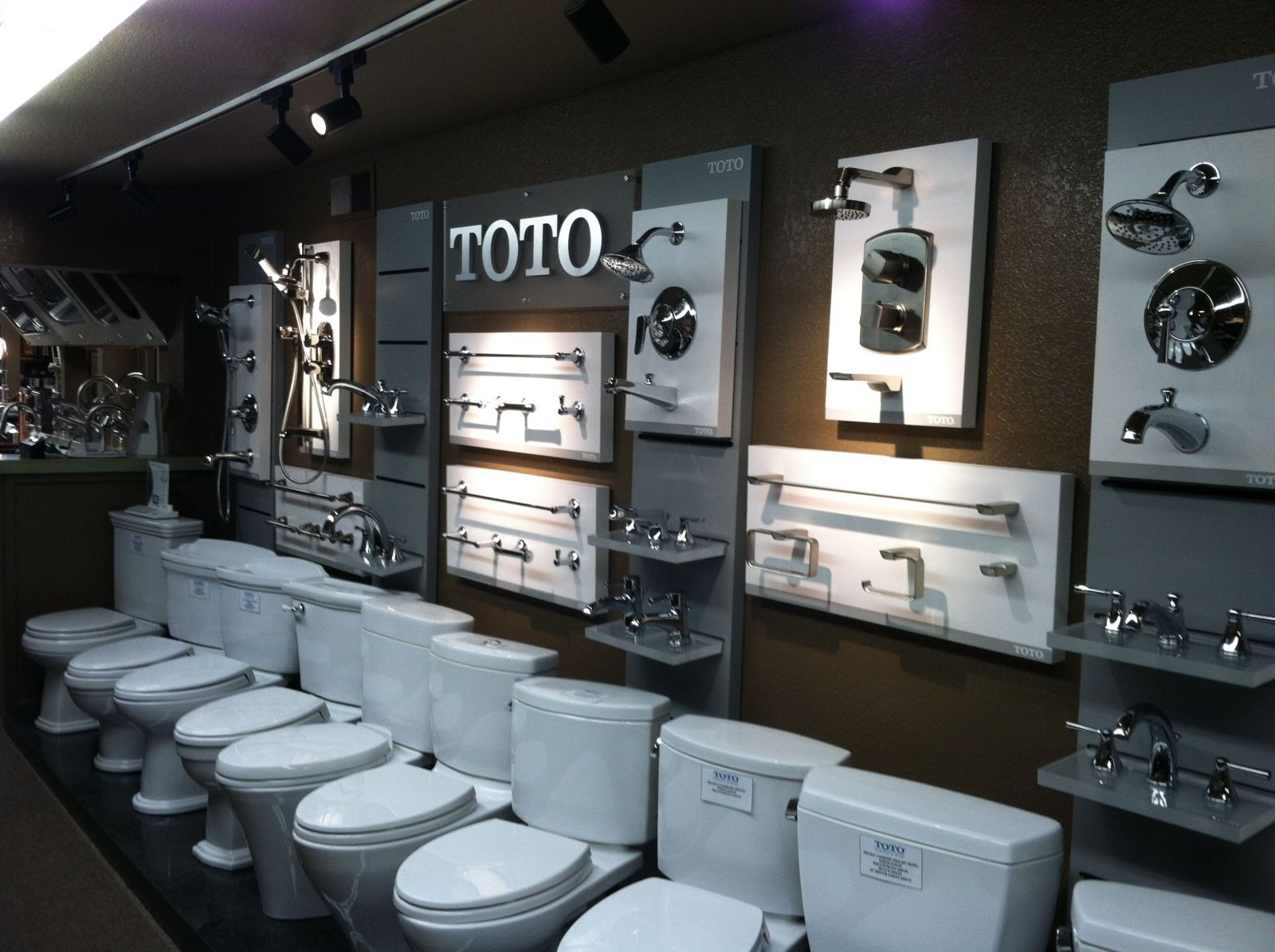 Showroom thiết bị vệ sinh TOTO